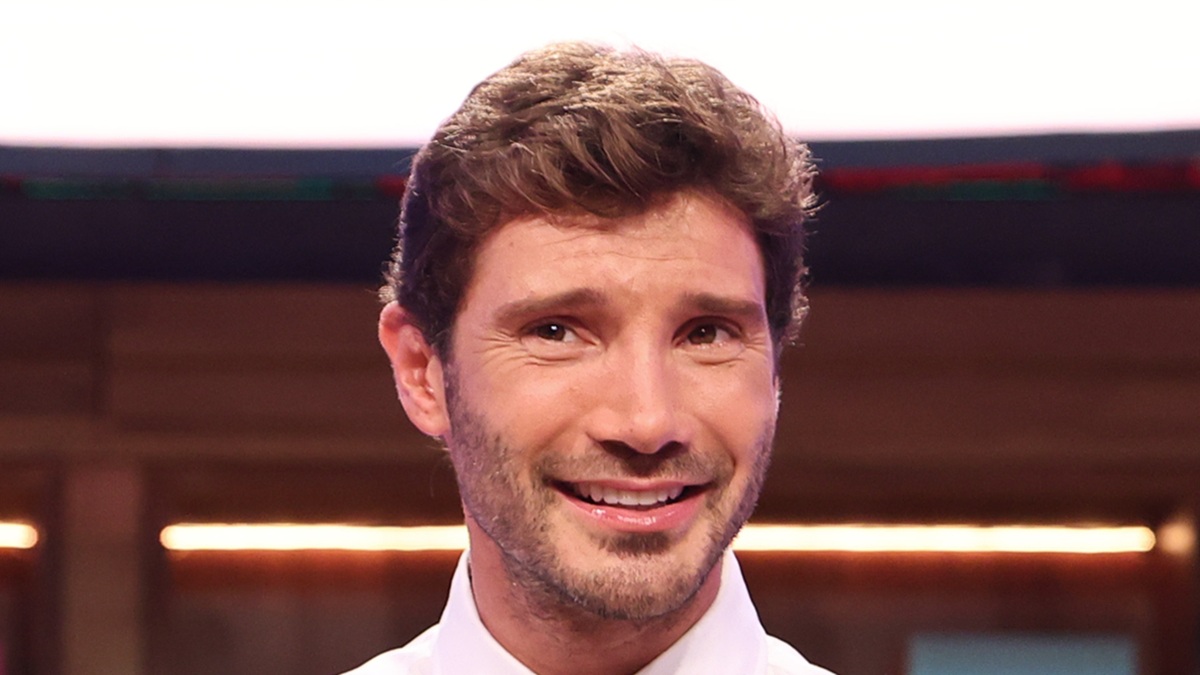 Affari Tuoi, serata disastrosa ma lo show di De Martino salva la puntata: “Ma cos’è La Ruota della Fortuna?”