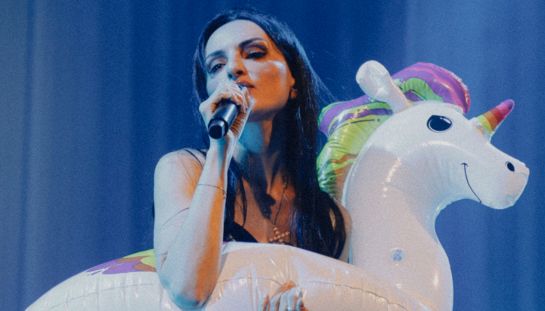 Arisa in tour per Foto mosse