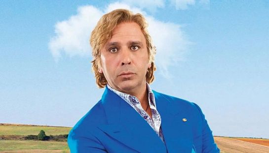Buen Camino conquista il mondo: la folle pubblicità di Netflix per Zalone