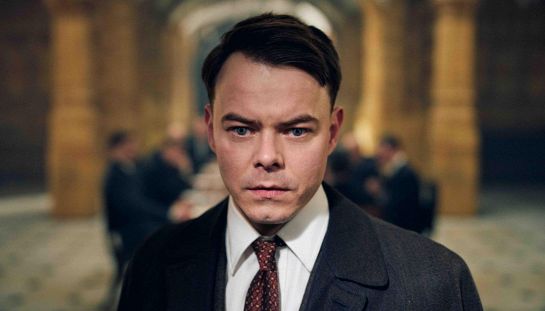 Charlie Heaton abbandona Stranger Things e si dà al crimine: prime foto sul set di Peaky Blinders