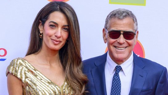 George Clooney e la moglie Amal da urlo sul red carpet del King's Trust: il lato umano della coppia più bella di Hollywood