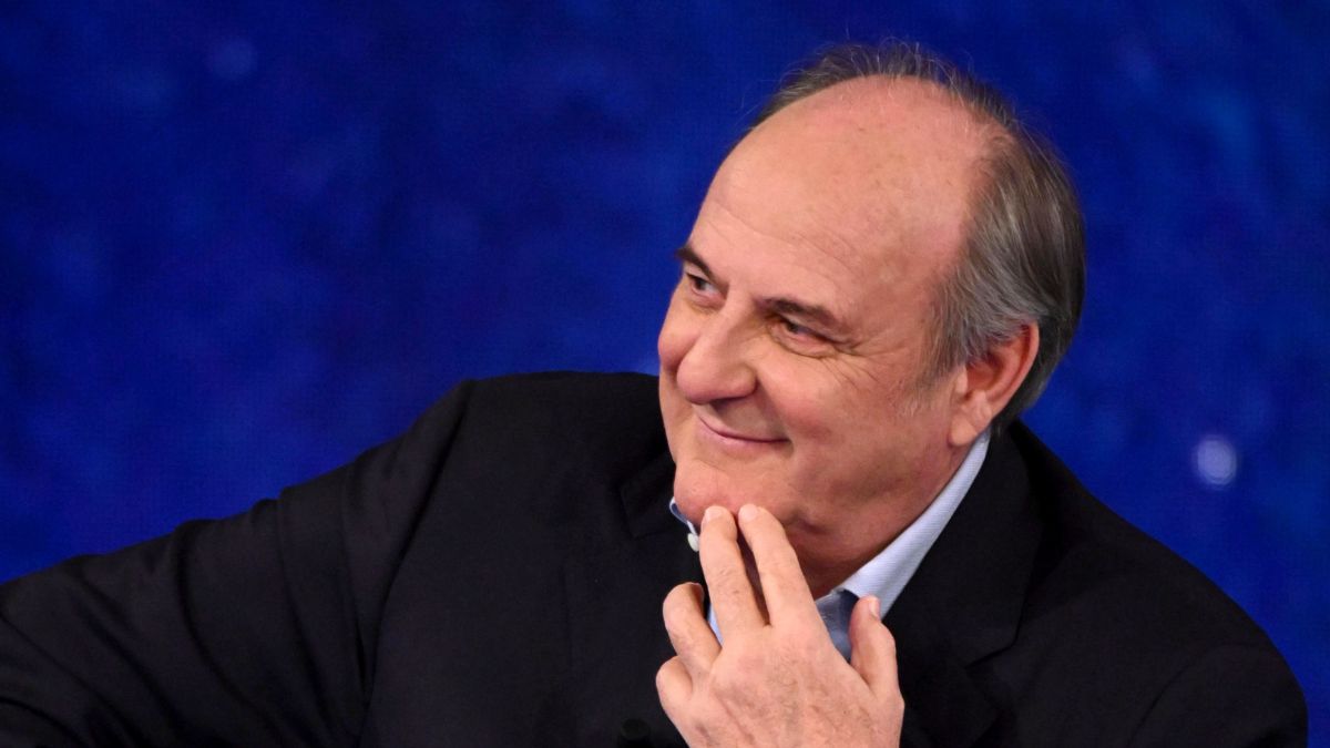 https://wips.plug.it/cips/libero.it/magazine/cms/2026/05/gerry-scotti-la-ruota-della-fortuna-27-5-2026-liberomagazine-it.jpg