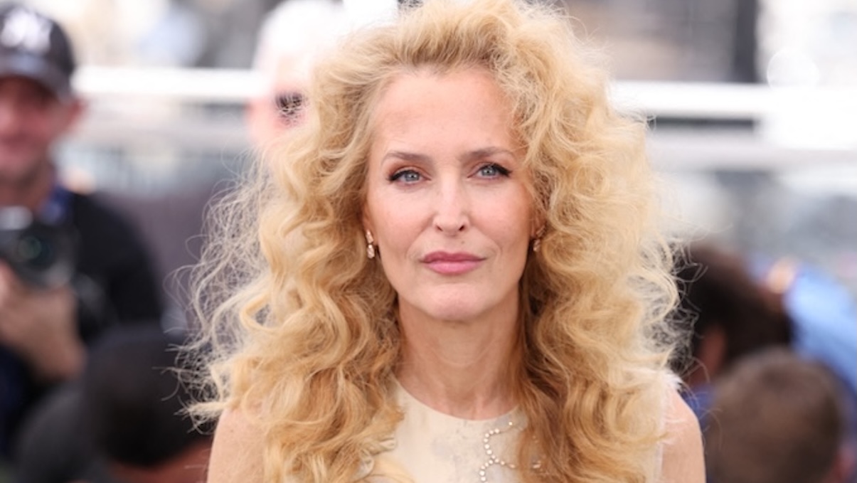 https://wips.plug.it/cips/libero.it/magazine/cms/2026/05/gillian-anderson-1.jpg