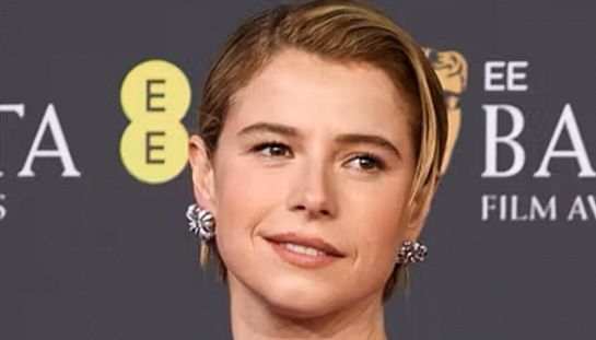 Jessie Buckley protagonista del nuovo film Hold on to Your Angels, con Paul Mescal