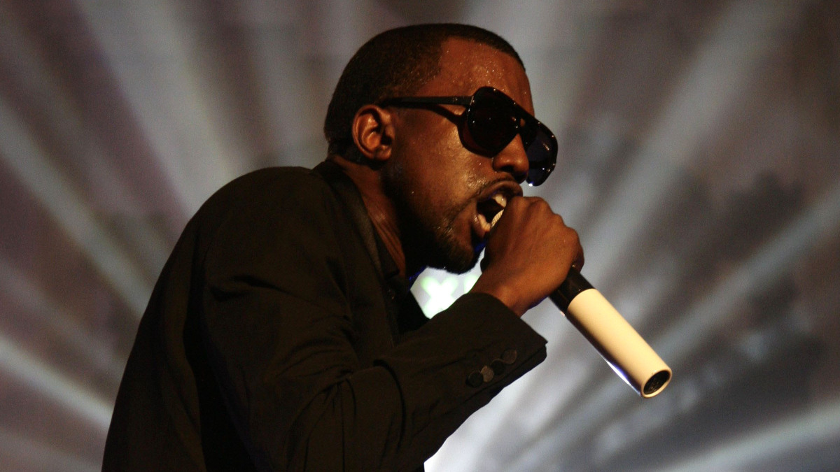 https://wips.plug.it/cips/libero.it/magazine/cms/2026/05/kanye-west-annullato-concerto-reggio-emilia.jpg