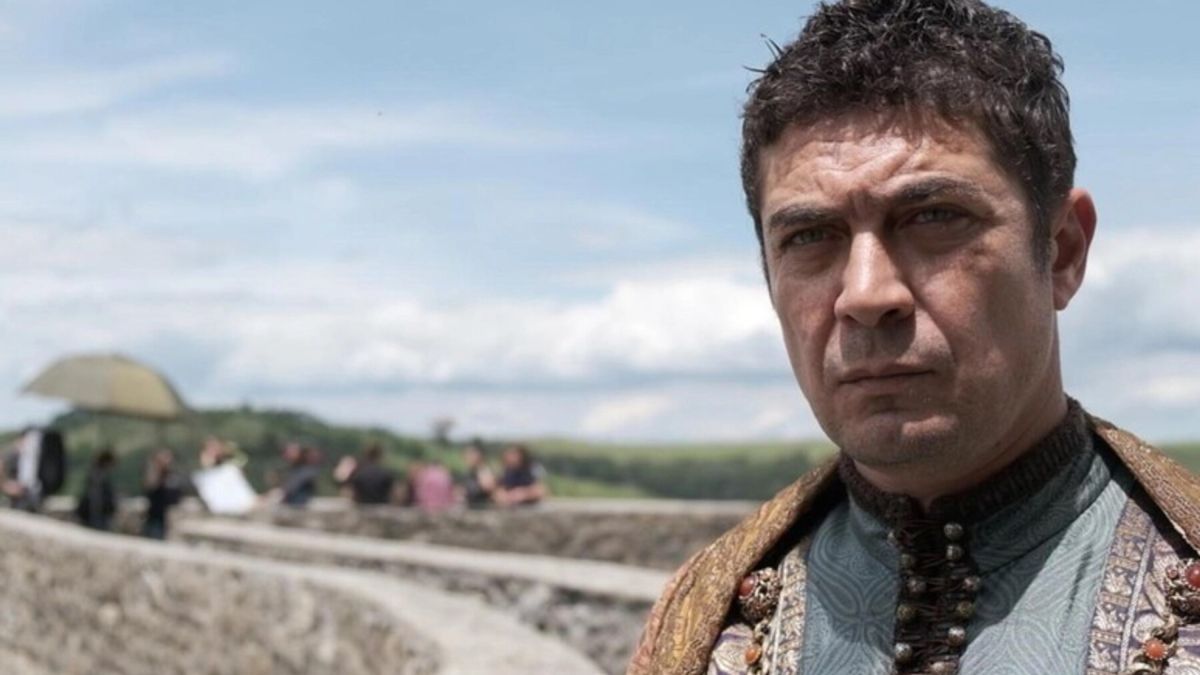 https://wips.plug.it/cips/libero.it/magazine/cms/2026/05/la-meraviglia-del-mondo-scamarcio.jpg