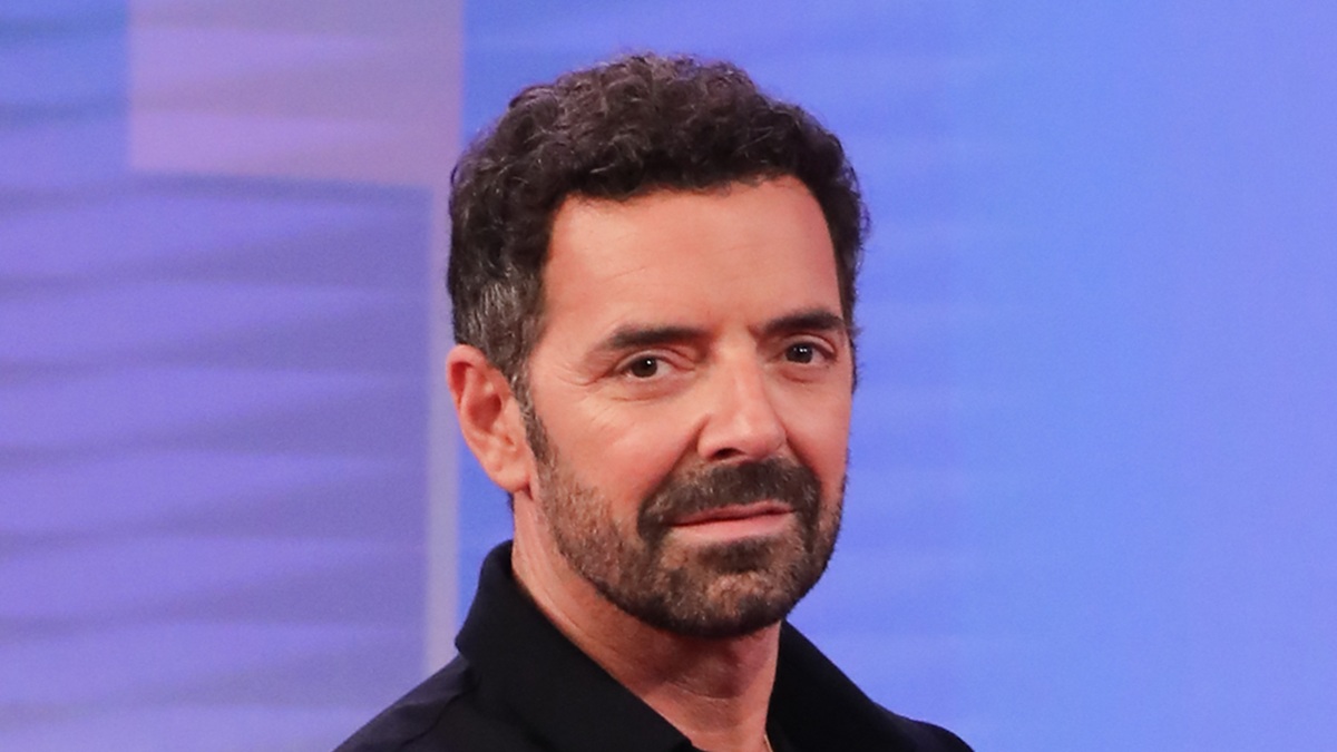 https://wips.plug.it/cips/libero.it/magazine/cms/2026/05/la-vita-in-diretta-cambia-orario-25-maggio-2026-matano.jpg