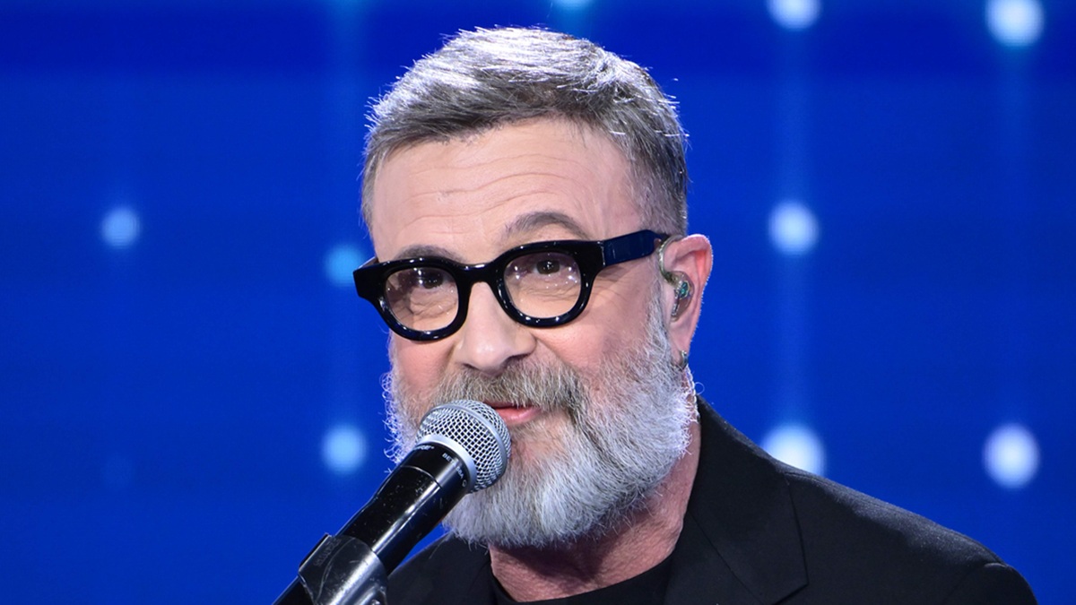 Marco Masini senza filtri in TV, da Sanremo con Fedez al tour: “Me la godo”. E svela la sua seconda mamma: “Si prende cura di me”