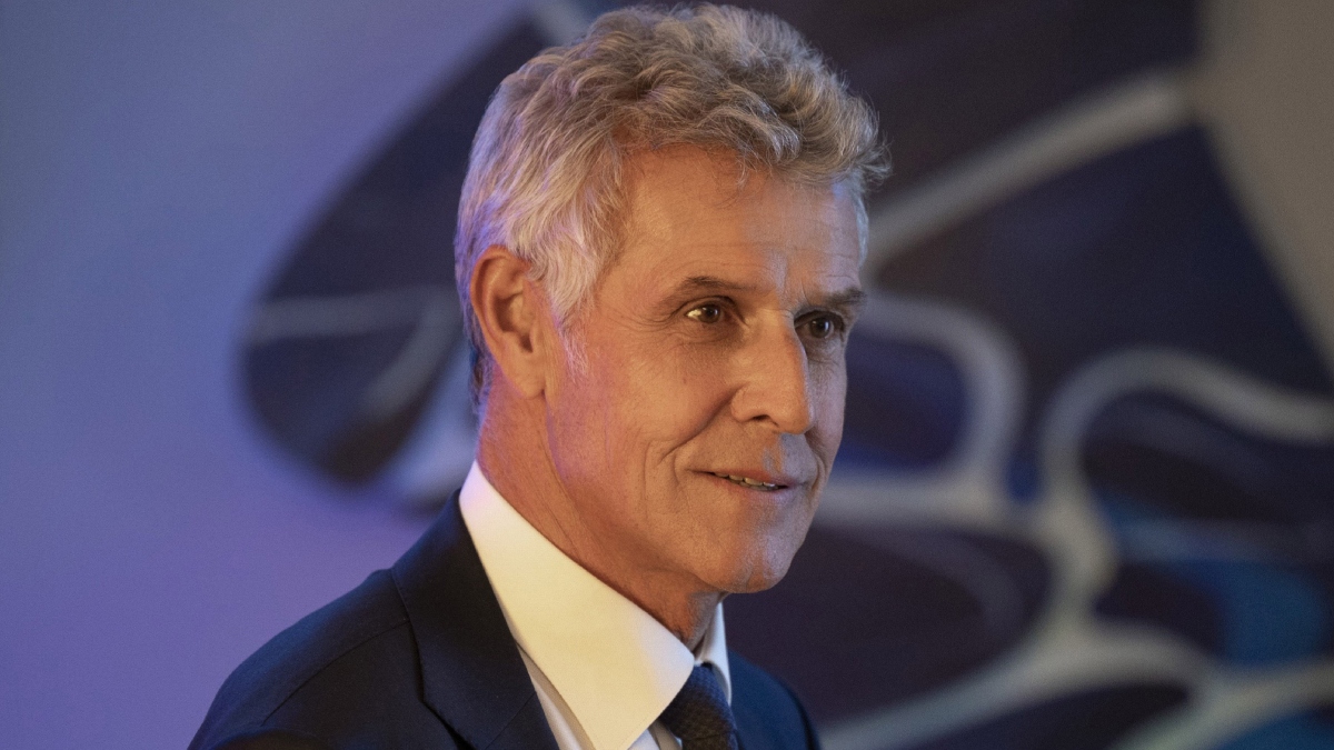 https://wips.plug.it/cips/libero.it/magazine/cms/2026/05/pierre-deny-morto-attore-emily-in-paris-causa-sla.jpg