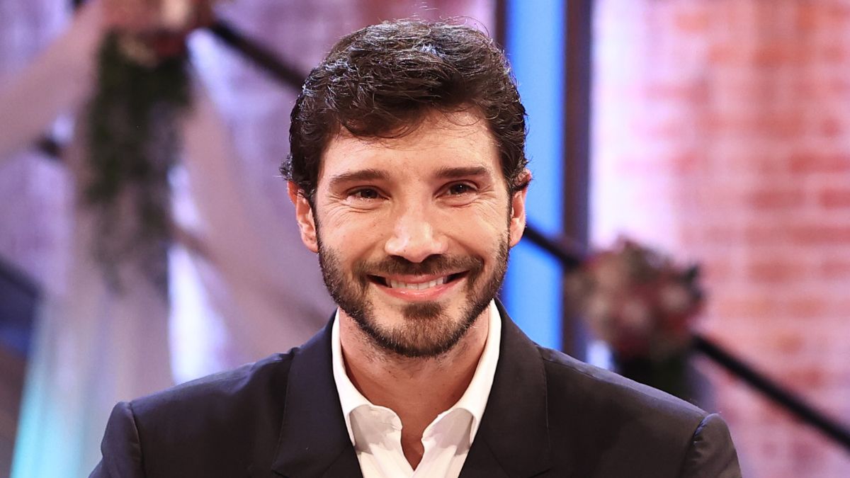 Affari Tuoi, Thanat e Lupo sempre piu in bilico: l'annuncio del Dottore. E De Martino svela: "Faró come Bonolis"