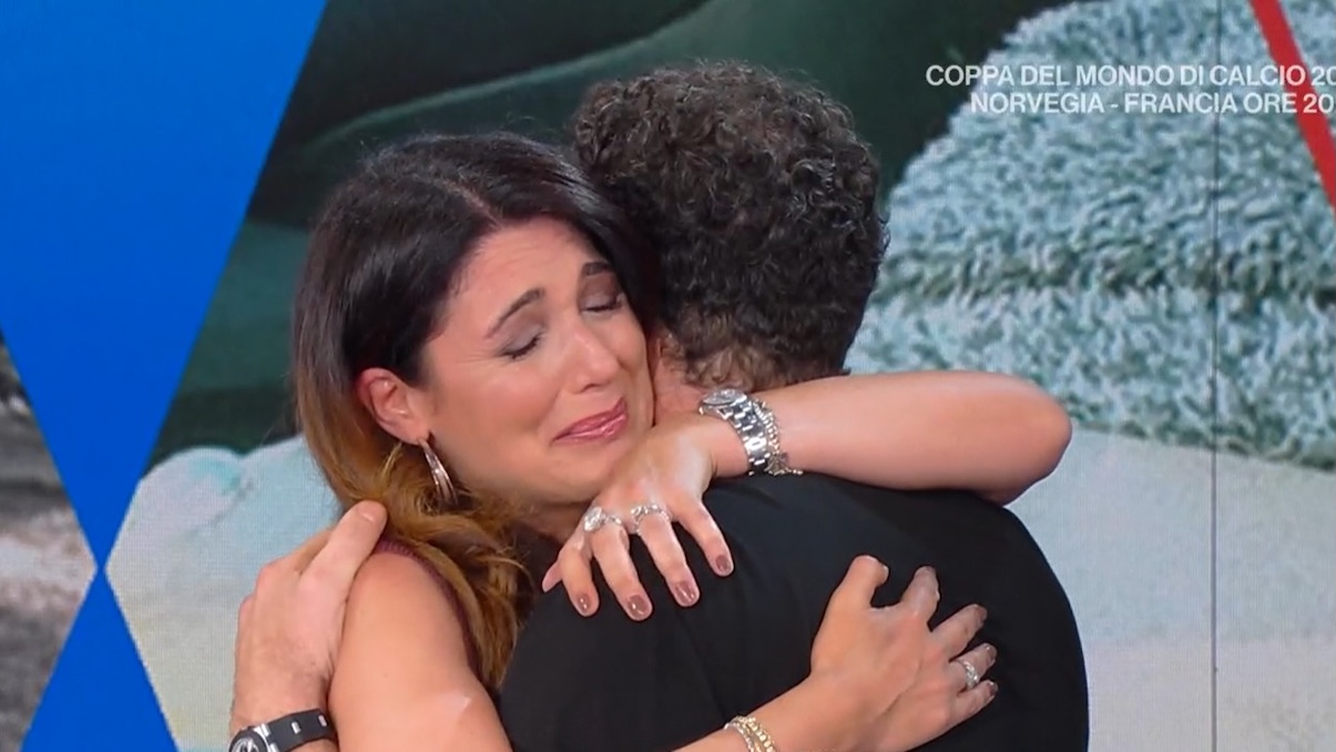 L’addio che commuove Rai, 127 giornalisti passano al TGR: le lacrime di Barbara Di Palma a La Vita in Diretta