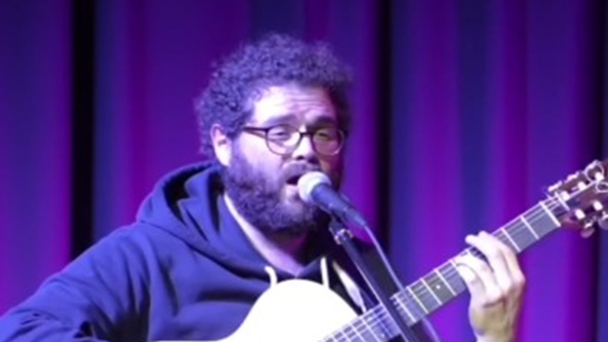 https://wips.plug.it/cips/libero.it/magazine/cms/2026/06/chi-e-claudio-covato-vincitore-musicultura-2026-ricco-premio-casa-nella-grotta.jpeg