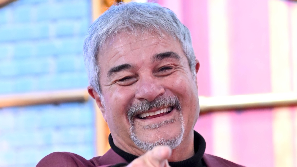 https://wips.plug.it/cips/libero.it/magazine/cms/2026/06/chi_e_claudio_insegno_fratello_pino.jpeg