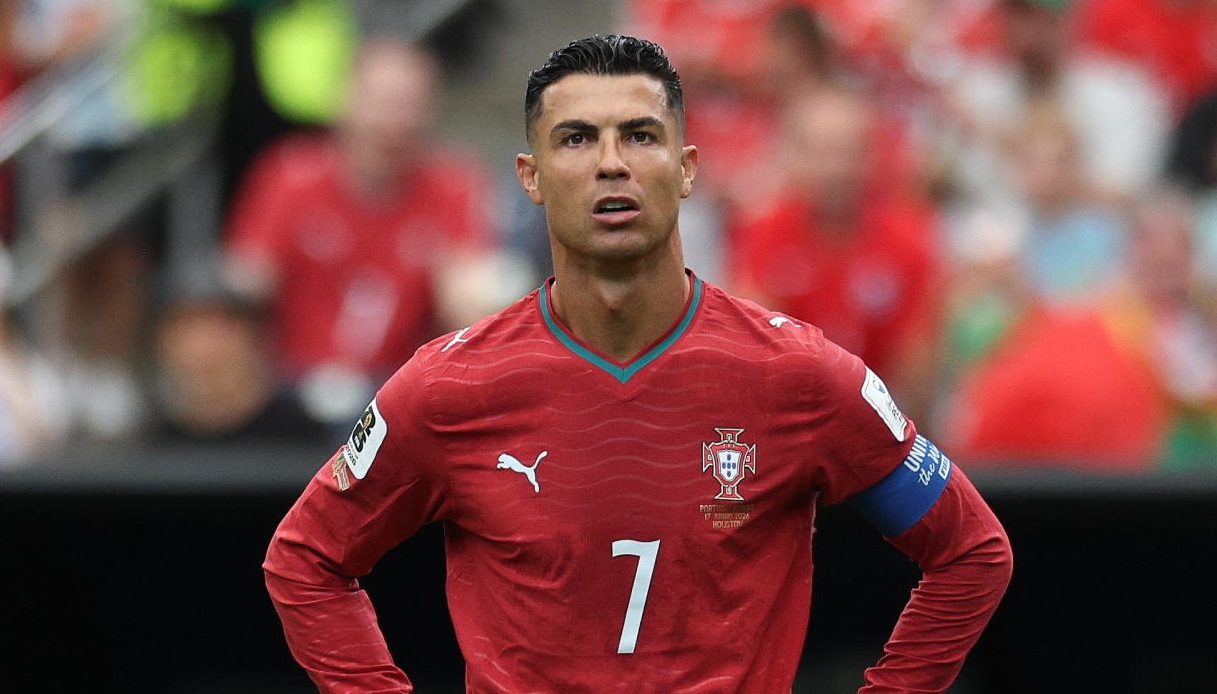 https://wips.plug.it/cips/libero.it/magazine/cms/2026/06/cristiano-ronaldo-cover-1217.jpg