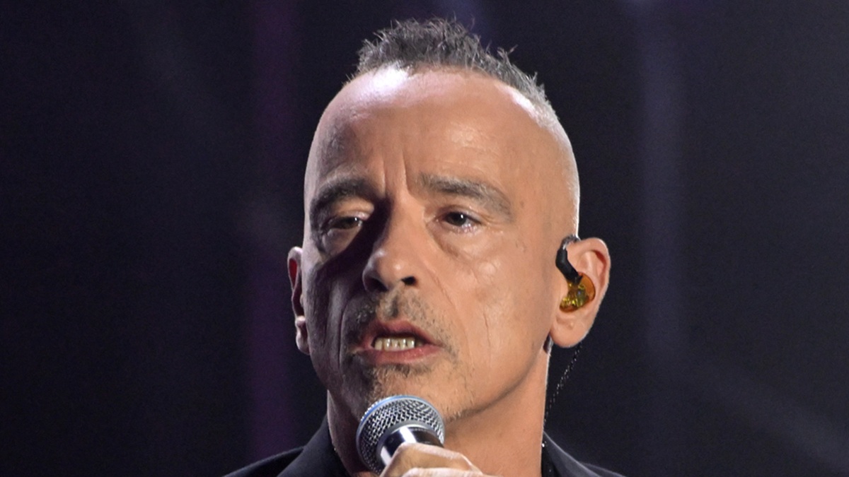 https://wips.plug.it/cips/libero.it/magazine/cms/2026/06/eros-ramazzotti-concerto-roma-lacrime-papa-rodolfo.jpg