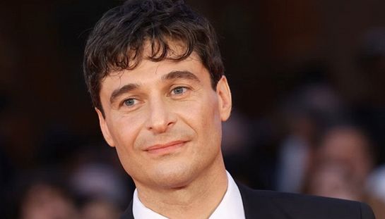 Lino Guanciale protagonista di una delle tre fiction da vedere su RaiPlay