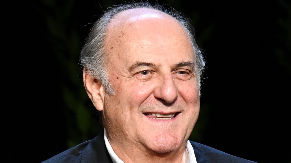 https://wips.plug.it/cips/libero.it/magazine/cms/2026/06/gerry-scotti-dottore-laurea-honoris-causa.jpg