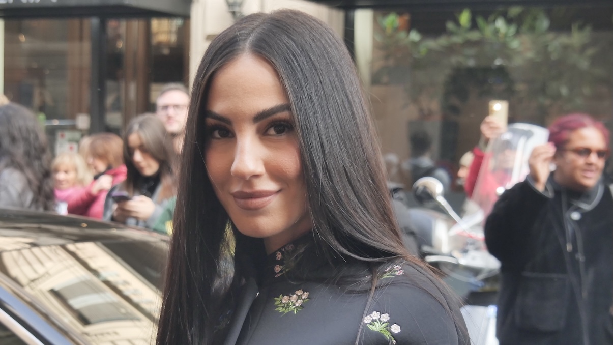 https://wips.plug.it/cips/libero.it/magazine/cms/2026/06/giulia-de-lellis.jpg