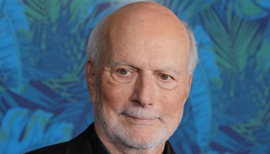 James Burrows è morto: addio al regista di Friends e Will &amp; Grace e leggenda della sitcom americana