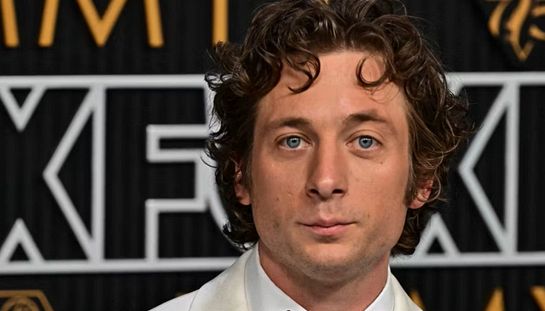 Jeremy Allen White spiega il suo rapporto con la tecnologia e come vuole salvare le sue figlie