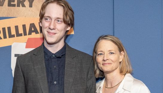 Jodie Foster e il figlio Charles insieme sono irresistibili sul red carpet di New York, ma c’è un mistero profondo che li lega