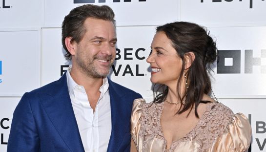 Katie Holmes e Joshua Jackson più affiatati che mai al Tribeca Film Festival: il red carpet riaccende la ‘Generazione Dawson’s Creek’