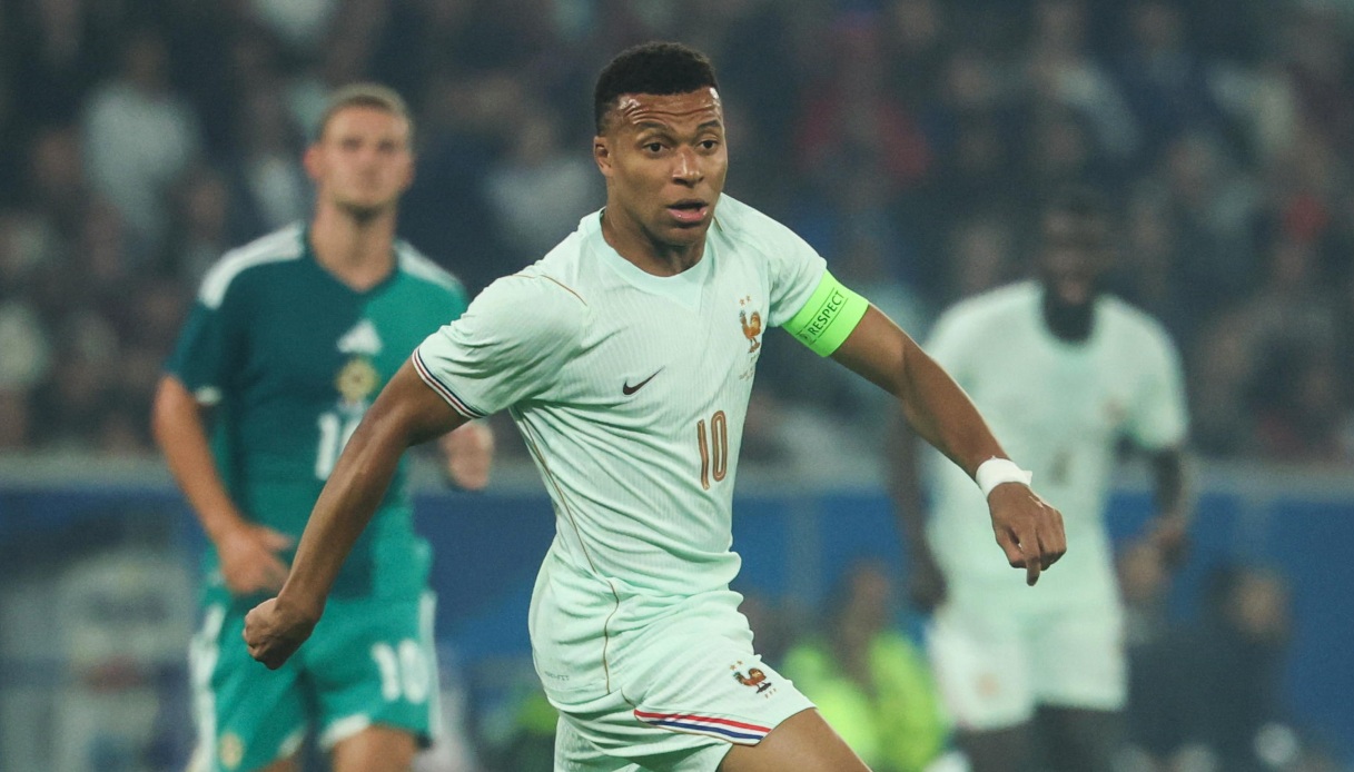 https://wips.plug.it/cips/libero.it/magazine/cms/2026/06/mbappe-francia-cover-1217.jpg