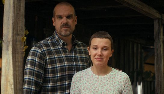 Millie Bobby Brown e David Harbour di nuovo insieme dopo Stranger Things: saranno ancora padre e figlia su Netflix