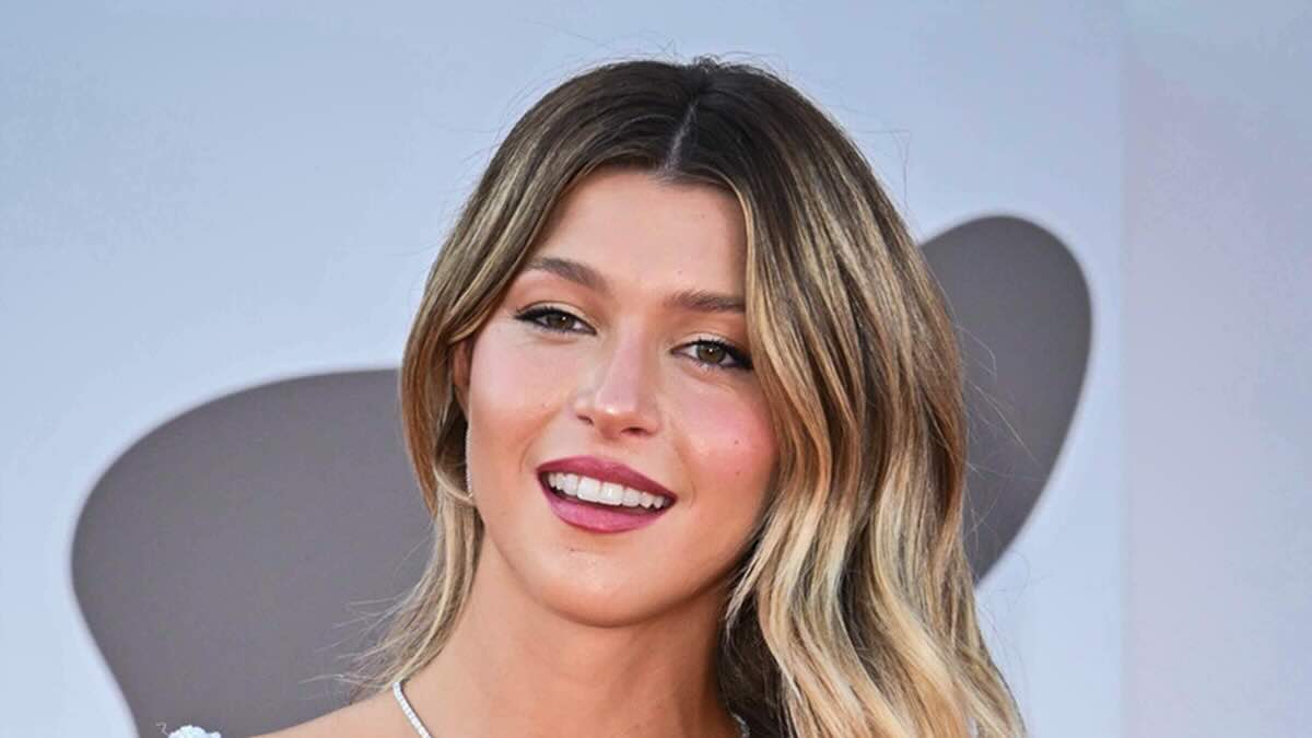 Natalia Paragoni ha un tumore, l'annuncio sui social un mese dopo il parto: "Ho iniziato la chemio". Come sta
