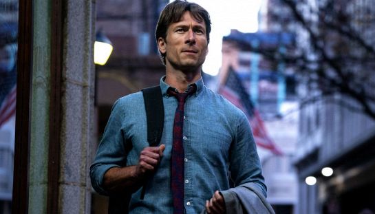 Ricchi... da morire: la commedia nera con Glen Powell a caccia di parenti (e di un'eredità). Recensione
