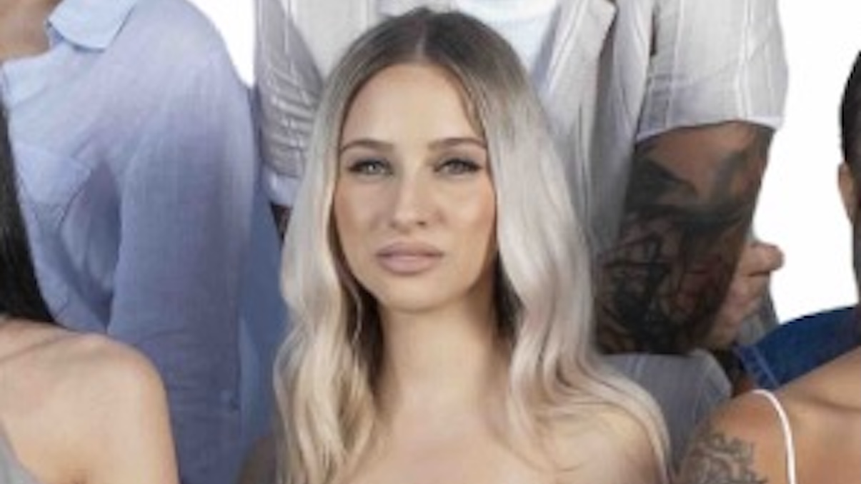 Temptation Island, bufera social contro Sabrina e Soraya: "Innamorata solo di se stessa". E intanto il falò è più bollente che mai