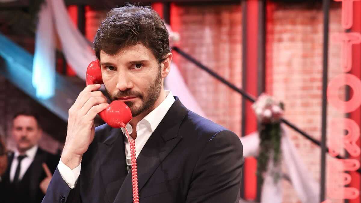 Affari tuoi, stasera 14 luglio niente puntata: la Rai cancella ancora De Martino. La chiusura è a un passo