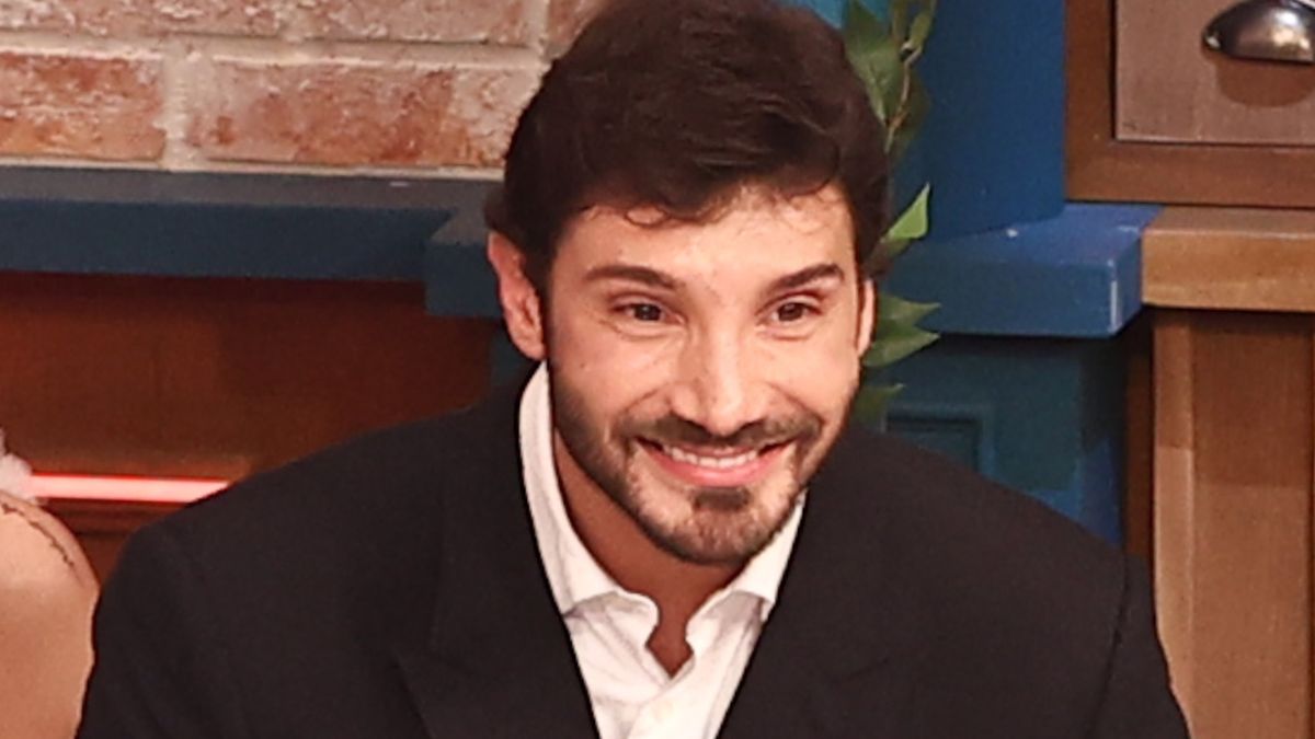 https://wips.plug.it/cips/libero.it/magazine/cms/2026/06/stefano-de-martino-33.jpg