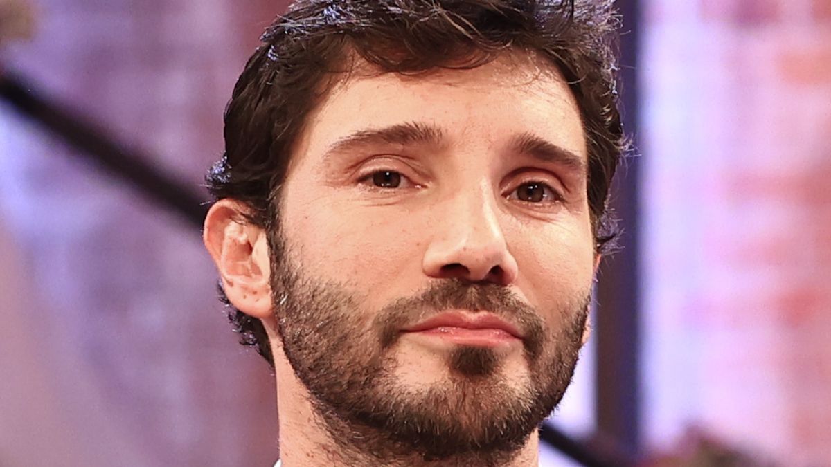 https://wips.plug.it/cips/libero.it/magazine/cms/2026/06/stefano-de-martino-34.jpg