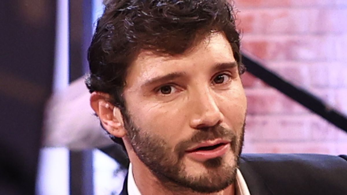 https://wips.plug.it/cips/libero.it/magazine/cms/2026/06/stefano-de-martino-35.jpg