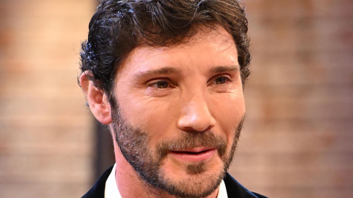Affari Tuoi, esplode la rabbia dei telespettatori: "Colpa della Rai" e De Martino finisce al centro delle polemiche. Cosa è successo