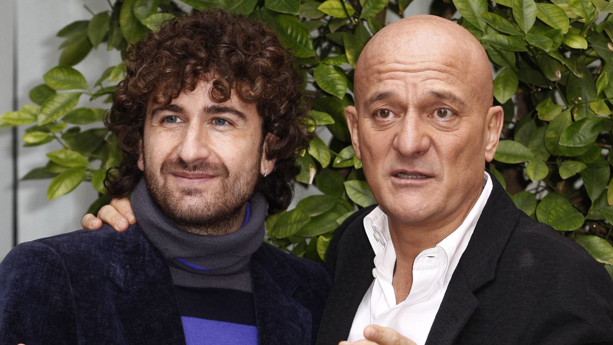 https://wips.plug.it/cips/libero.it/magazine/cms/2026/07/alessandro-siani-claudio-bisio.jpg