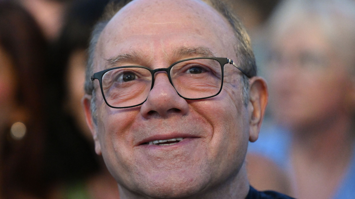 https://wips.plug.it/cips/libero.it/magazine/cms/2026/07/carlo-verdone-acqua-e-sapone.jpg