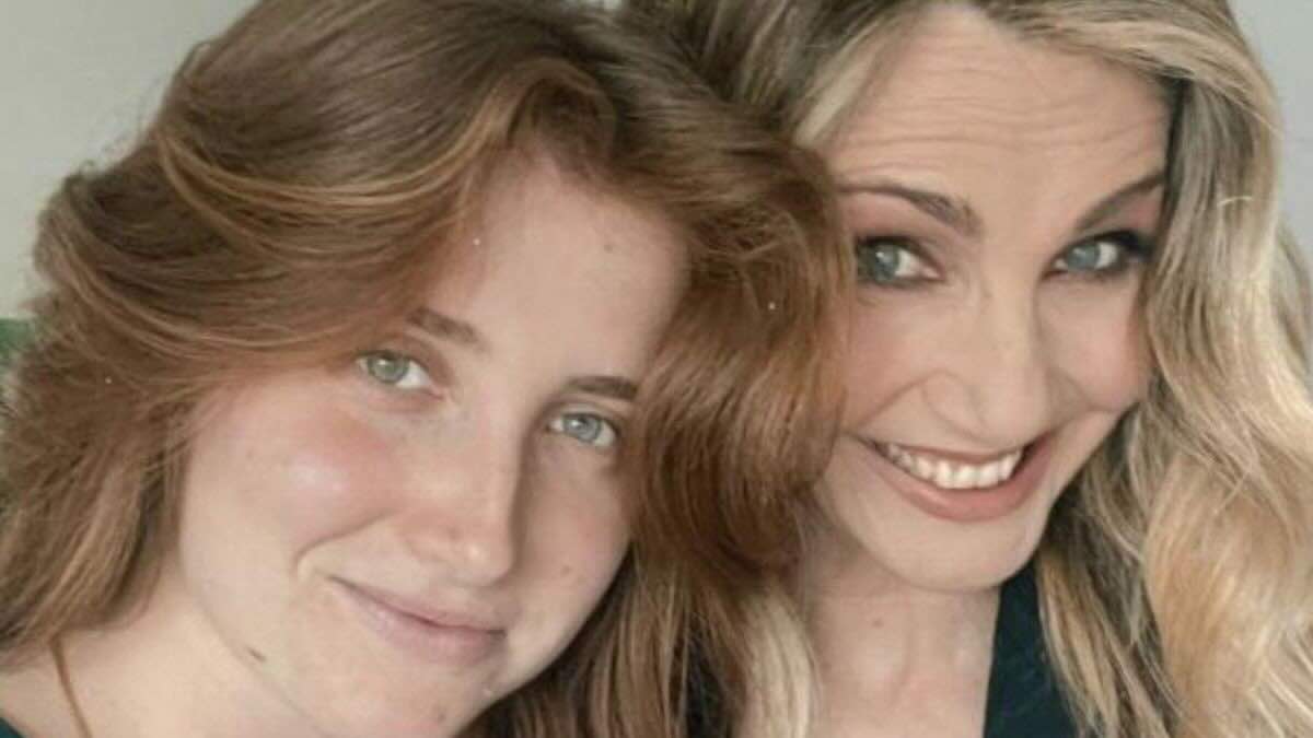 Lorella Cuccarini, la figlia Chiara Capitta in love sui social dopo il coming out. La foto inedita infiamma il gossip
