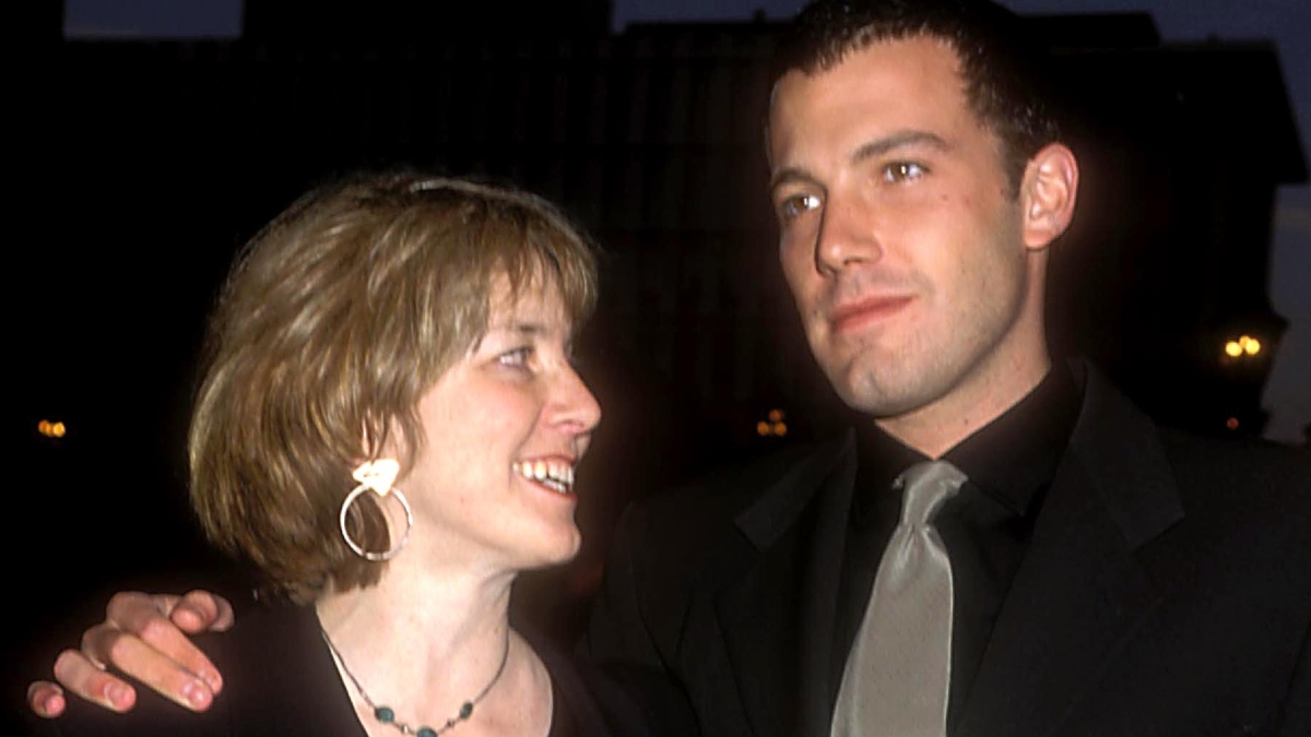 https://wips.plug.it/cips/libero.it/magazine/cms/2026/07/chris-affleck-cause-morte-madre-ben-casey-decesso-tumore.jpg