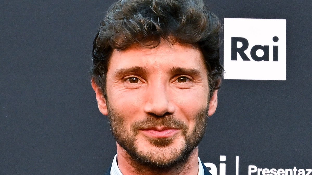 https://wips.plug.it/cips/libero.it/magazine/cms/2026/07/de-martino-sanremo-2027.jpg
