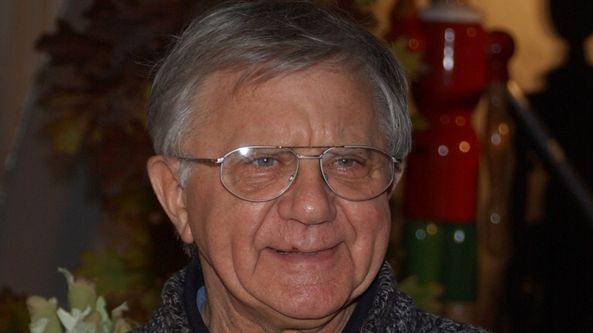 È morto Don Mazzi, il prete ribelle che ha dato voce agli ultimi anche in TV: gli ultimi giorni difficili e l'addio di Mara Venier
