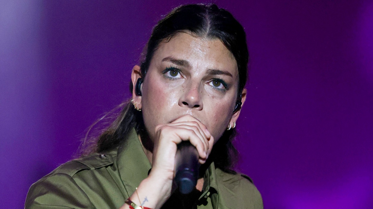 https://wips.plug.it/cips/libero.it/magazine/cms/2026/07/emma_bloccata_in_ascensore.jpeg