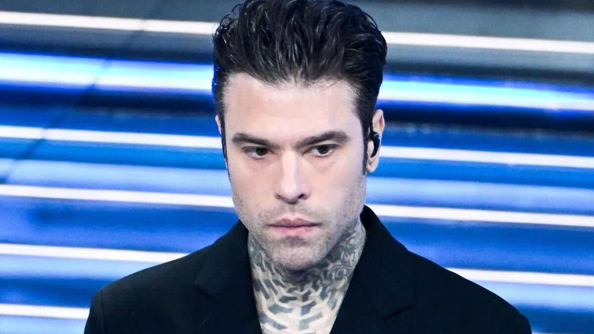 Fedez ricoverato d'urgenza a Milano, come sta: i retroscena sui problemi già avuti in passato e di cosa soffre il rapper