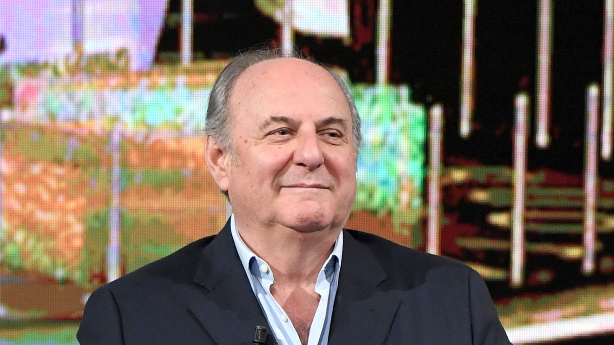La Ruota della Fortuna, Gerry Scotti nostalgico per il suo passato, ma Samira Lui lo blocca: "Non voglio sapere niente"