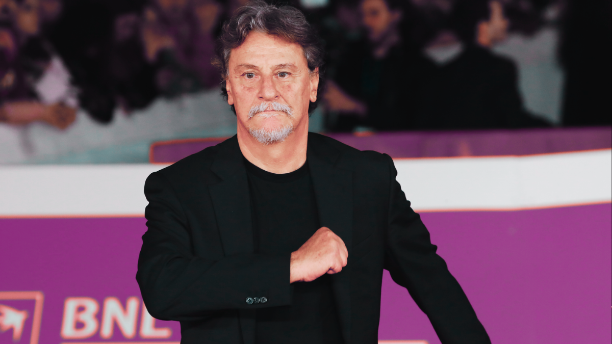 https://wips.plug.it/cips/libero.it/magazine/cms/2026/07/intervista-a-giorgio-tirabassi-election-day.png
