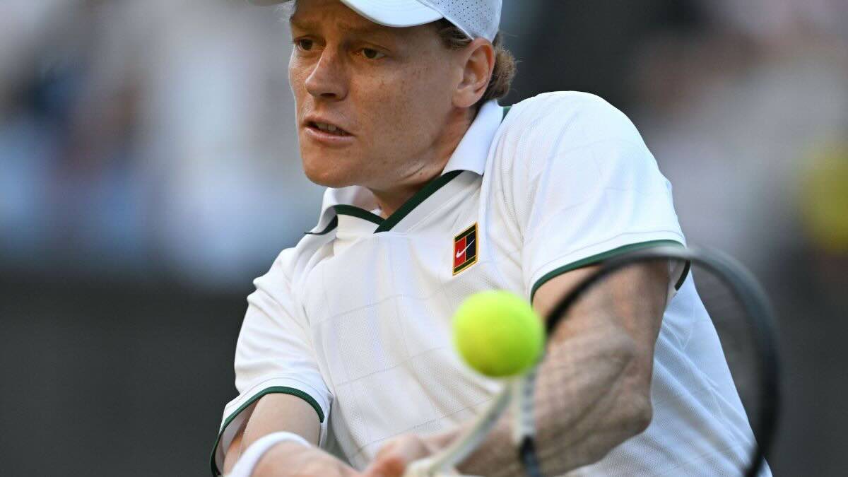 Jannik Sinner pronto a difendere il titolo alle ATP Finals di Torino: quando e come seguire i match, dettagli sui costi