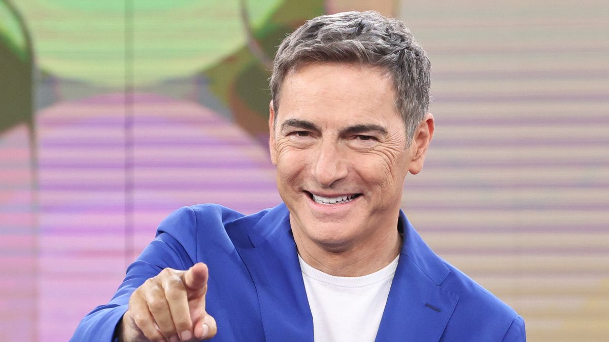L'Eredità Summer, Francesco sbaglia tutto a "La Ghigliottina", le Professoresse lo superano. Liorni glaciale: "Non becchi niente"
