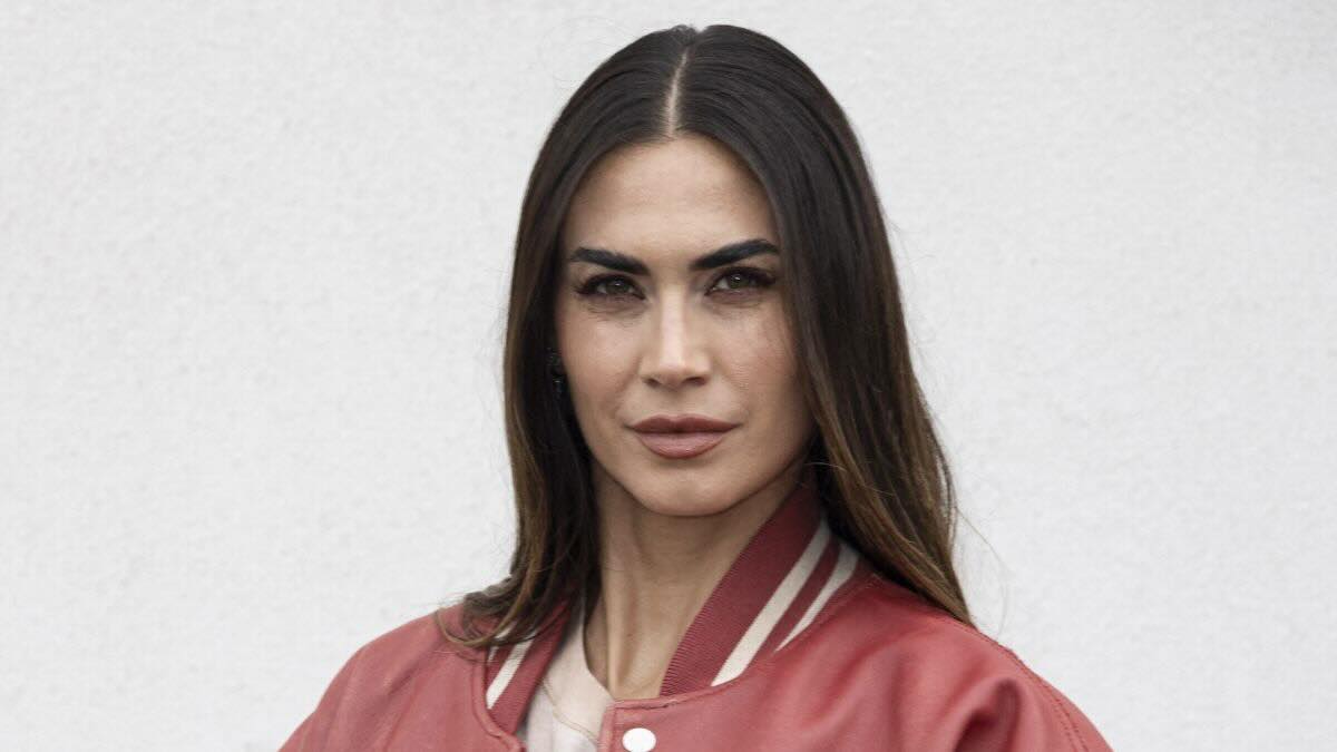 Melissa Satta scatenano il caos: "A Milano ti picchiano e ti derubano", sul web piovono commenti feroci e lei reagisce