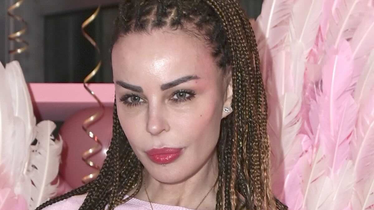 Nina Moric, il nuovo lavoro sorprendente dopo Tv e Fabrizio Corona: le sue mostre e le cifre (da capogiro) delle opere